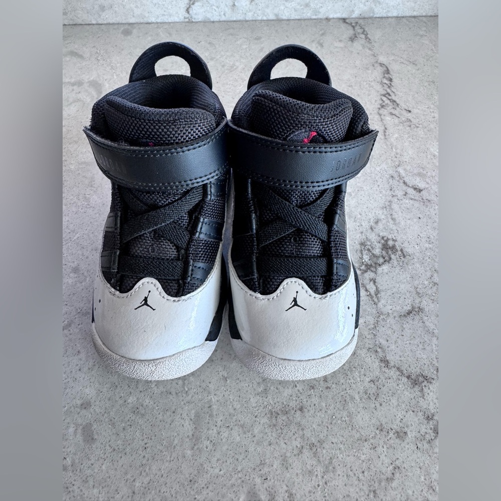 Jordan Toddler Sneakers in Black and White- Size 5.5